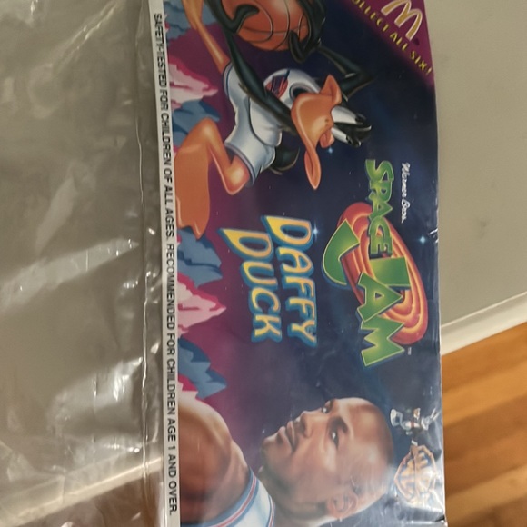 McDonald’s daddy duck space jam toy - Picture 2 of 4